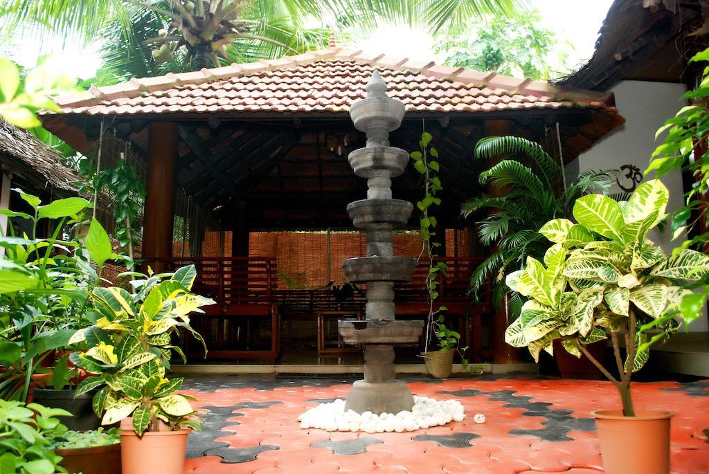 Chakra Ayurvedic Resort Ковалам Екстериор снимка