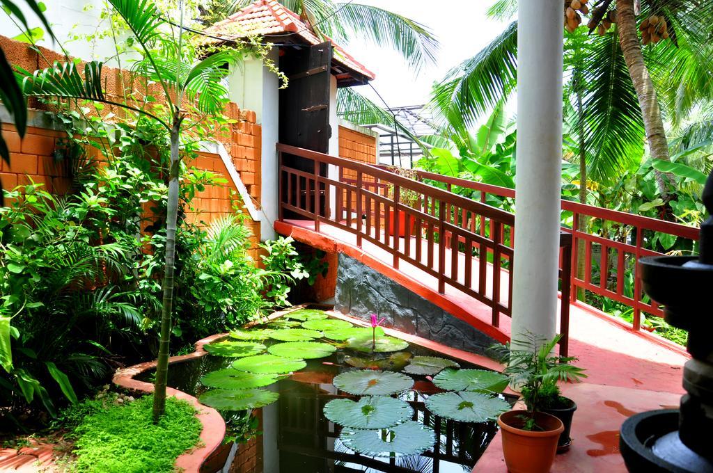 Chakra Ayurvedic Resort Ковалам Екстериор снимка