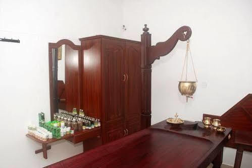 Chakra Ayurvedic Resort Ковалам Екстериор снимка